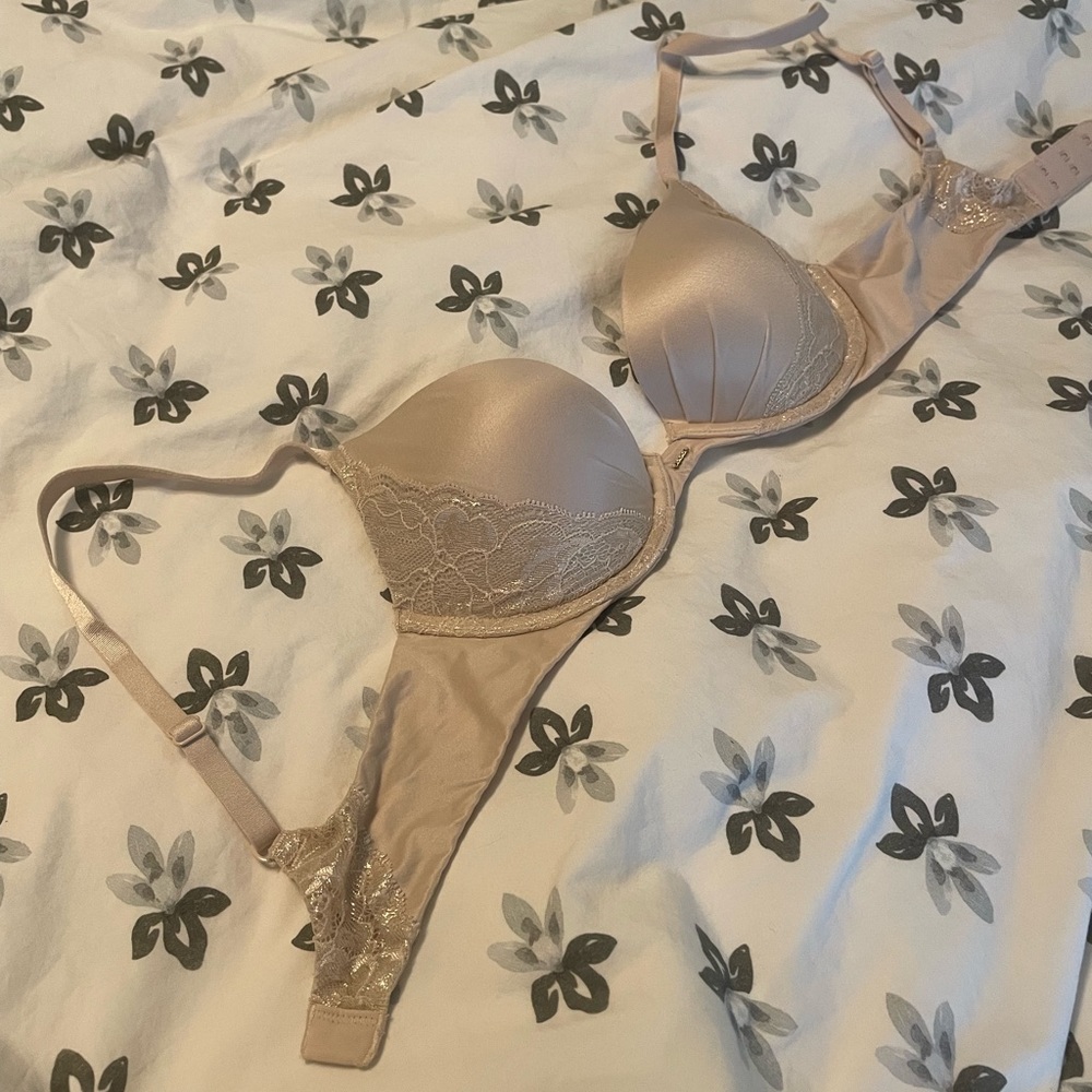 Ivory Lace Victoria Secret Bra